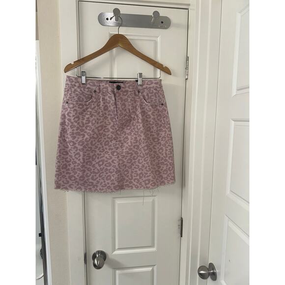 Kut from the Kloth Pink Leopard Print Denim Skirt – Size 6 - Picture 5 of 7